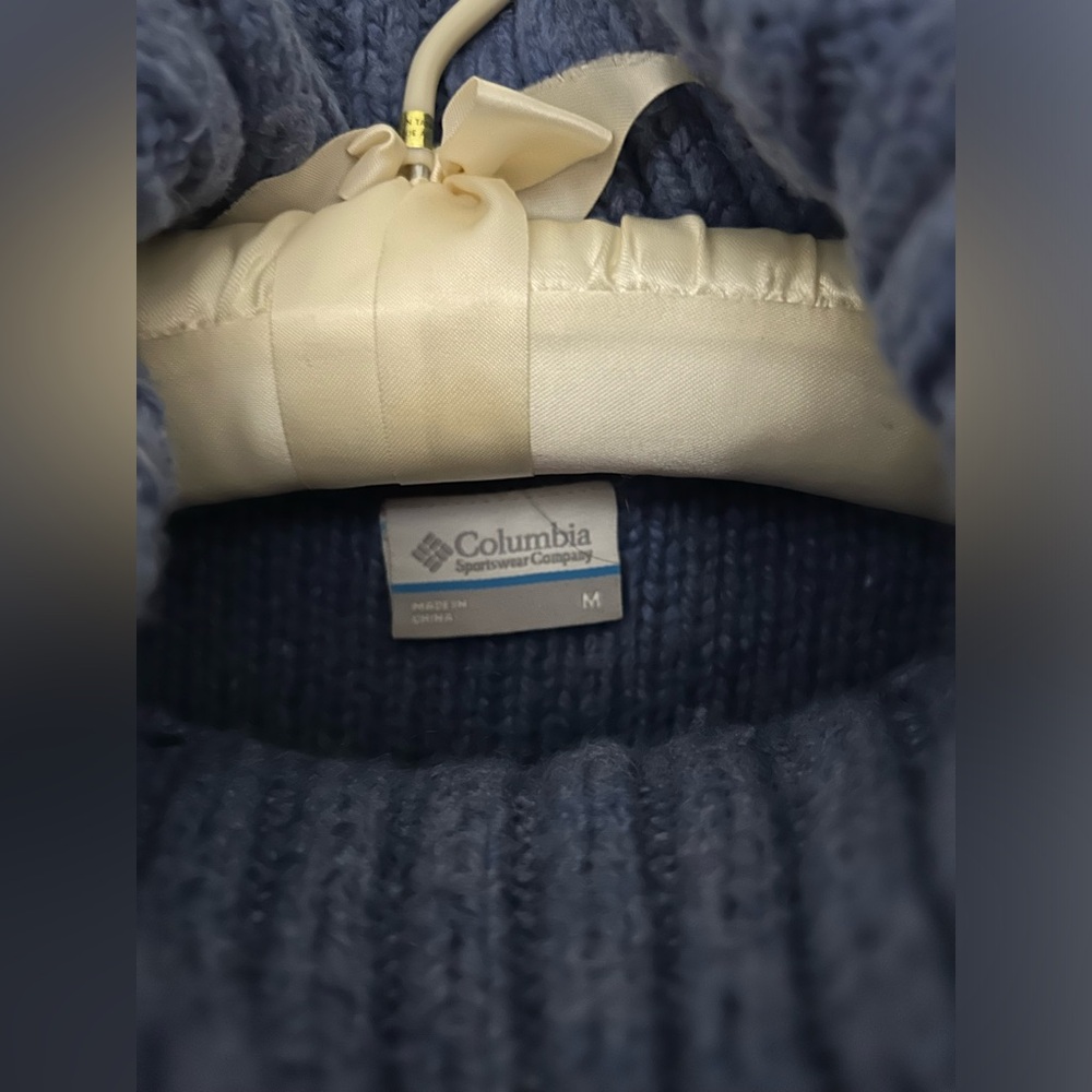 Cable knit sweater - Picture 3 of 3